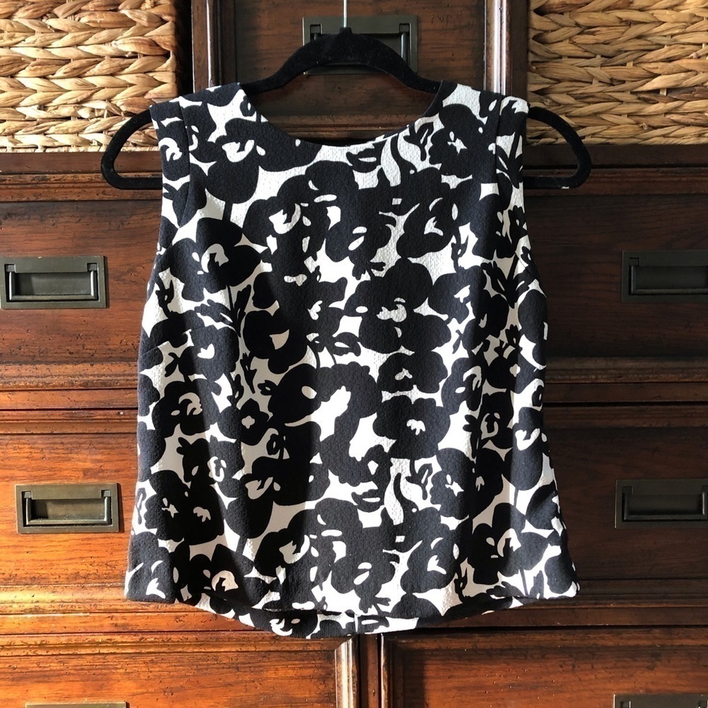 Katherine Barclay semi-crop sleeveless floral career top in in size S